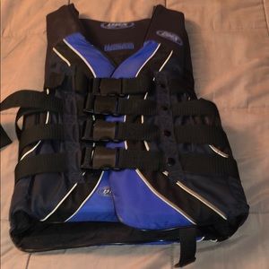 Men’s size small life jacket